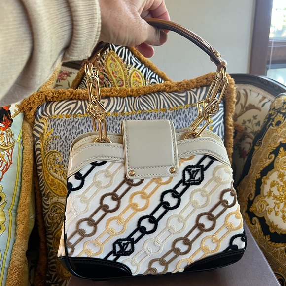 Louis Vuitton Limited Edition White Charms Velvet Chains Mini Linda ~Mar… - Picture 4 of 12